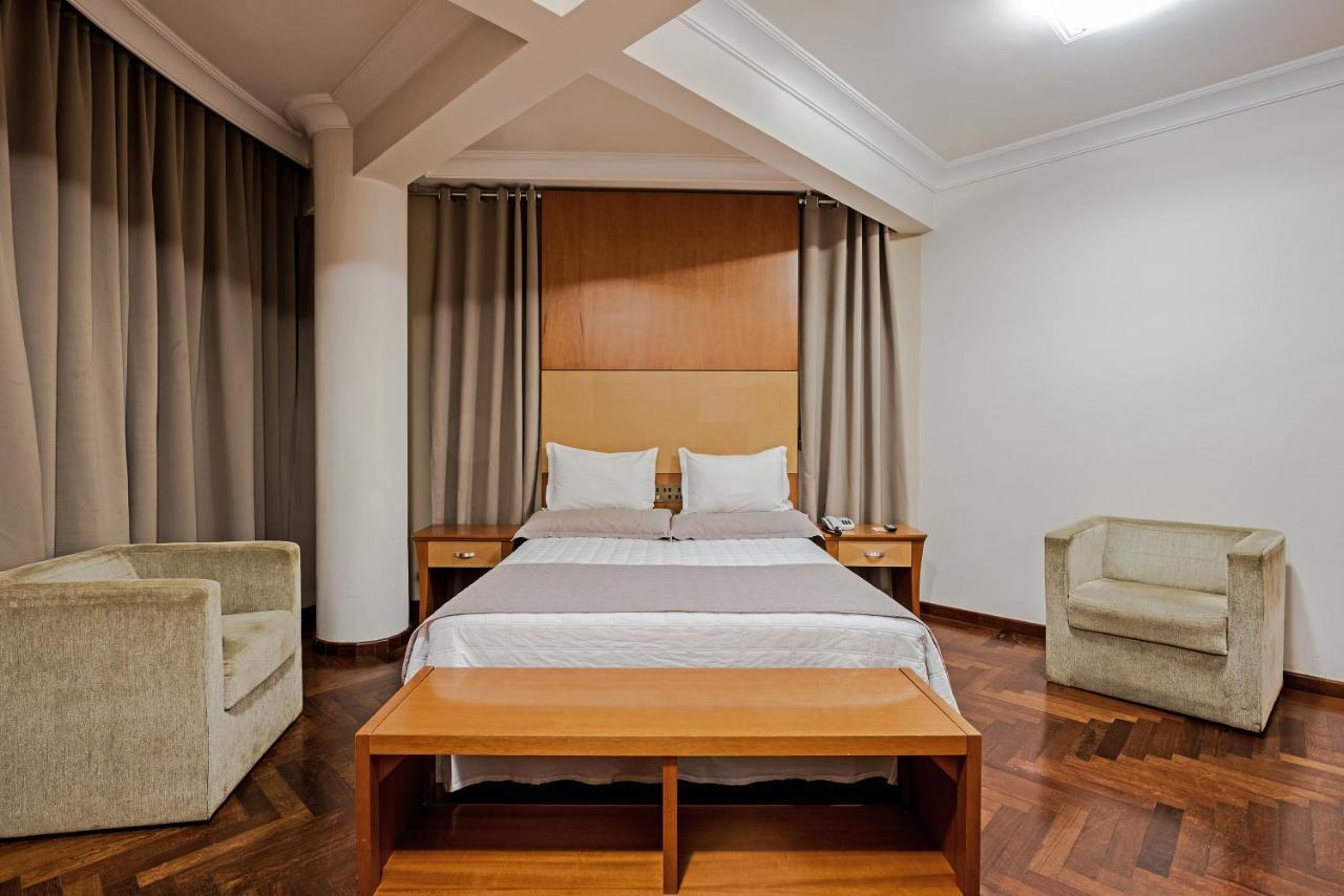 Astron Ponta Grossa Plaza By Nobile Hotel Bagian luar foto